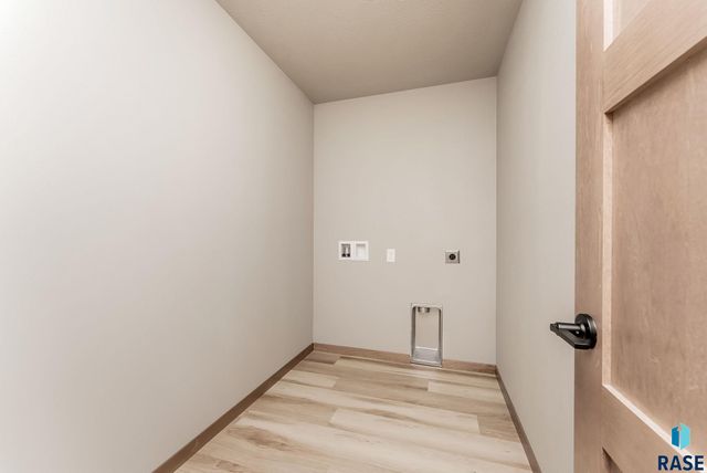 706 N Independent St Street, Lennox, SD 57039