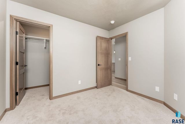 706 N Independent St Street, Lennox, SD 57039