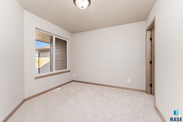 706 N Independent St Street, Lennox, SD 57039