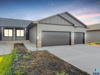 706 N Independent St Street, Lennox, SD 57039