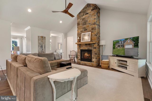 632 EASTLAND DR, Charles Town, WV 25414