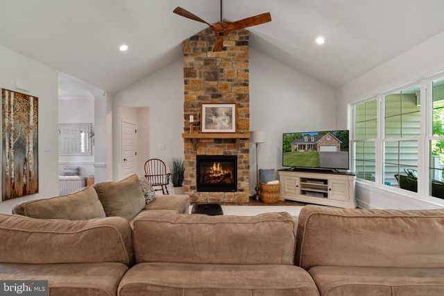 632 EASTLAND DR, Charles Town, WV 25414