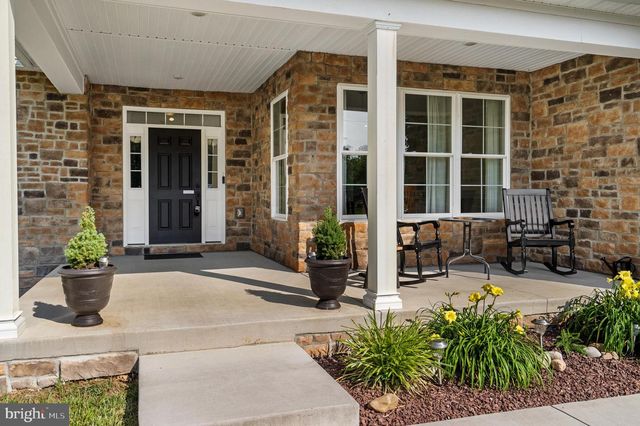 632 EASTLAND DR, Charles Town, WV 25414