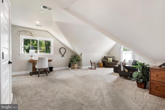 632 EASTLAND DR, Charles Town, WV 25414