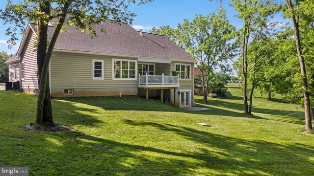 632 EASTLAND DR, Charles Town, WV 25414