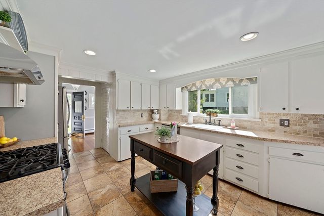 42 Brooks Place, West Bridgewater, MA 02379