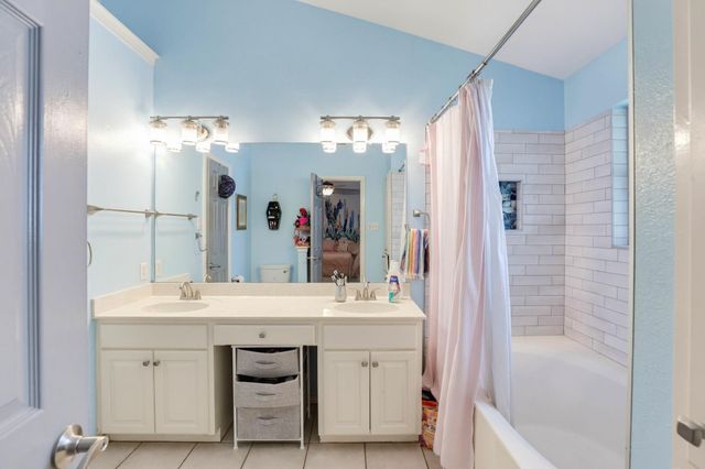 1001 Travis ST, Lockhart, TX 78644