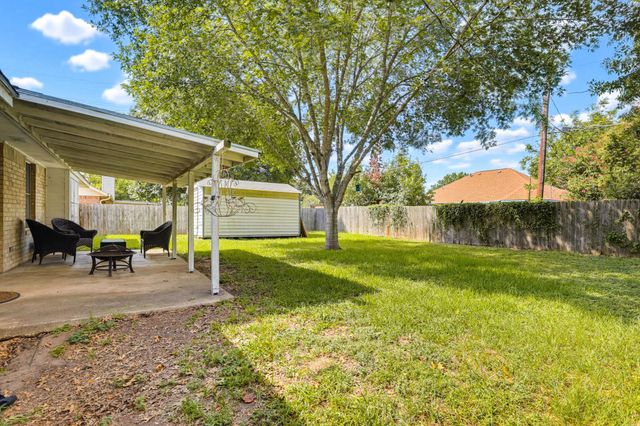 1001 Travis ST, Lockhart, TX 78644