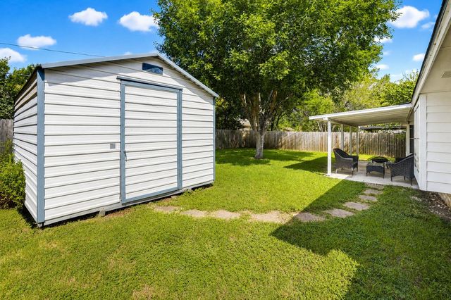 1001 Travis ST, Lockhart, TX 78644