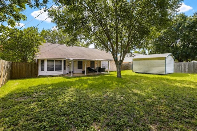 1001 Travis ST, Lockhart, TX 78644