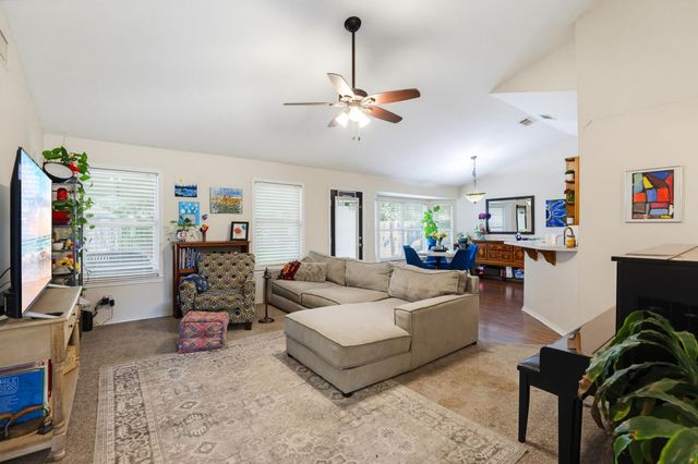 1001 Travis ST, Lockhart, TX 78644