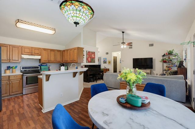 1001 Travis ST, Lockhart, TX 78644