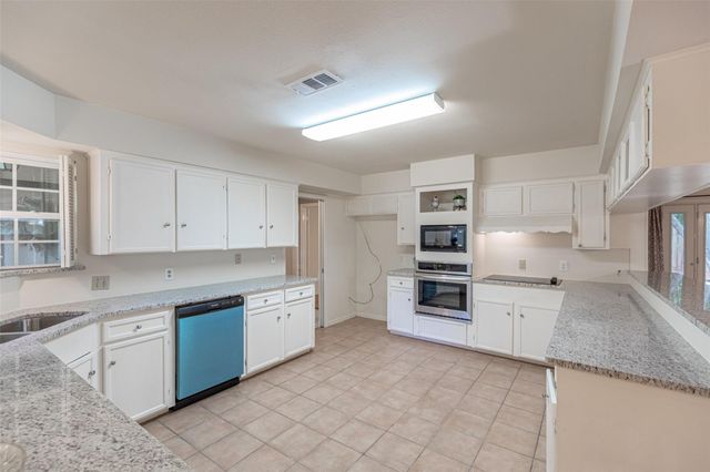 10902 Saint Marys Lane, Houston, TX 77079