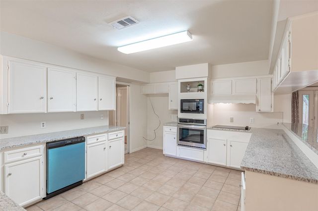10902 Saint Marys Lane, Houston, TX 77079