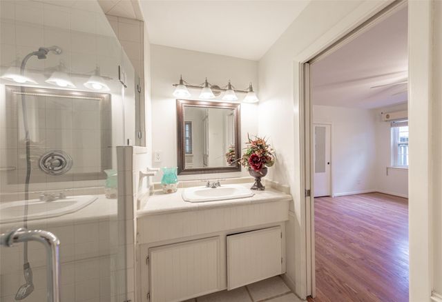 10902 Saint Marys Lane, Houston, TX 77079