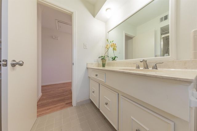 10902 Saint Marys Lane, Houston, TX 77079