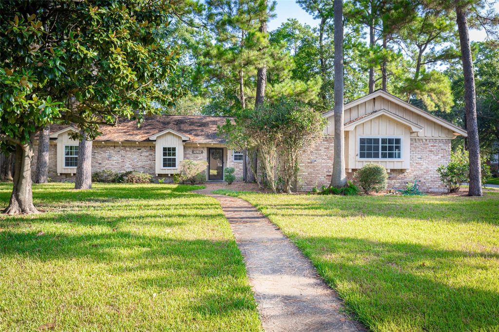 10902 Saint Marys Lane, Houston, TX 77079