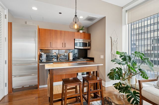 401 N Wabash Avenue 37F, Chicago, IL 60611