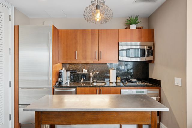 401 N Wabash Avenue 37F, Chicago, IL 60611