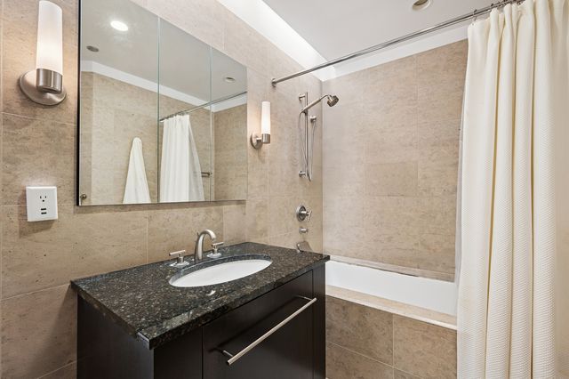 401 N Wabash Avenue 37F, Chicago, IL 60611