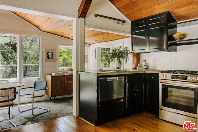 2307 Holly Drive, Los Angeles, CA 90068