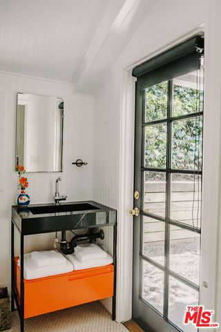 2307 Holly Drive, Los Angeles, CA 90068