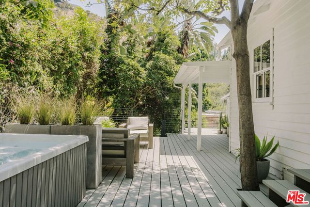 2307 Holly Drive, Los Angeles, CA 90068