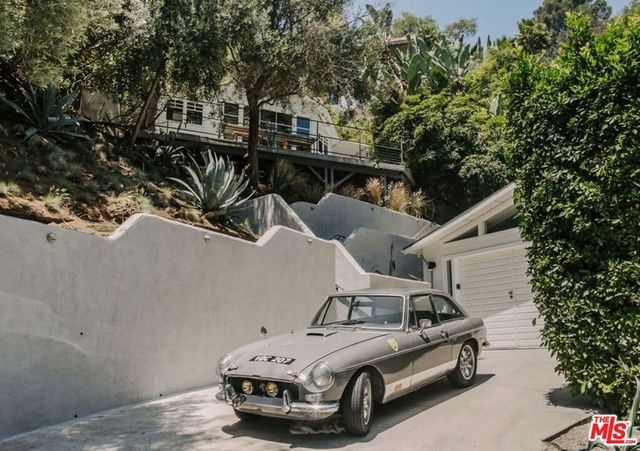 2307 Holly Drive, Los Angeles, CA 90068