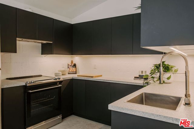 2307 Holly Drive, Los Angeles, CA 90068