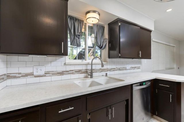 5274 N Nantucket Avenue, Fresno, CA 93704