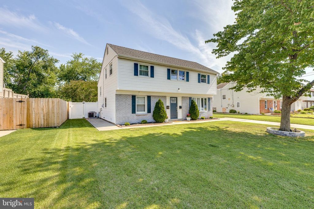 13 MARLBOROUGH AVE, Marlton, NJ 08053