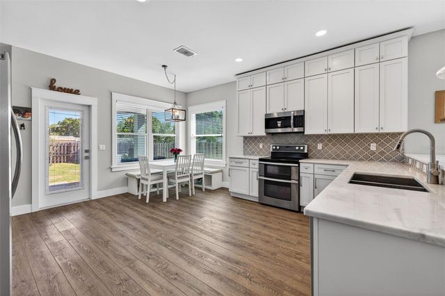 1137 55TH AVENUE N, St Petersburg, FL 33703