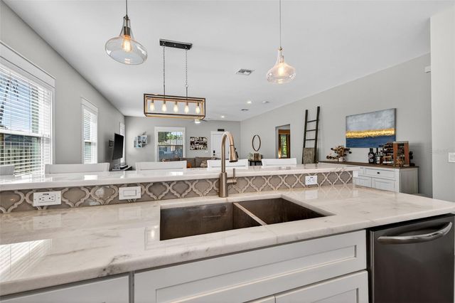 1137 55TH AVENUE N, St Petersburg, FL 33703