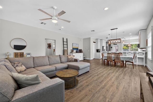 1137 55TH AVENUE N, St Petersburg, FL 33703