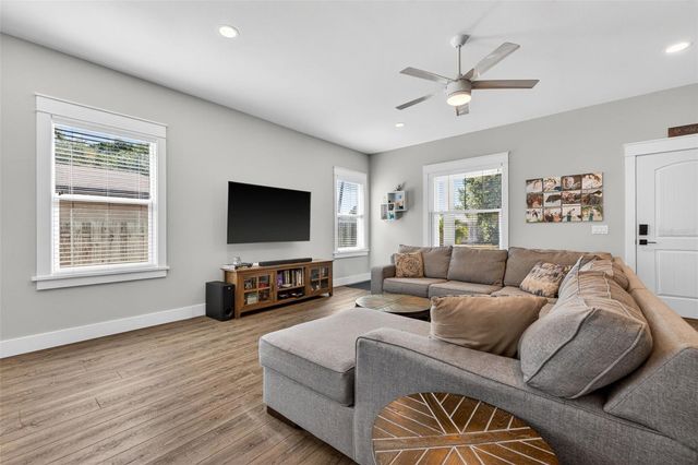 1137 55TH AVENUE N, St Petersburg, FL 33703