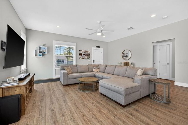 1137 55TH AVENUE N, St Petersburg, FL 33703