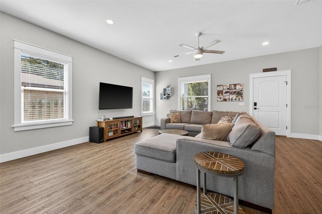 1137 55TH AVENUE N, St Petersburg, FL 33703