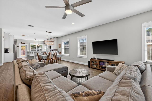 1137 55TH AVENUE N, St Petersburg, FL 33703