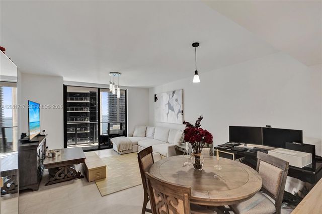 1000 Brickell Plaza 3105, Miami, FL 33131