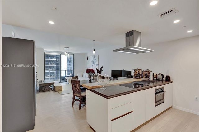1000 Brickell Plaza 3105, Miami, FL 33131