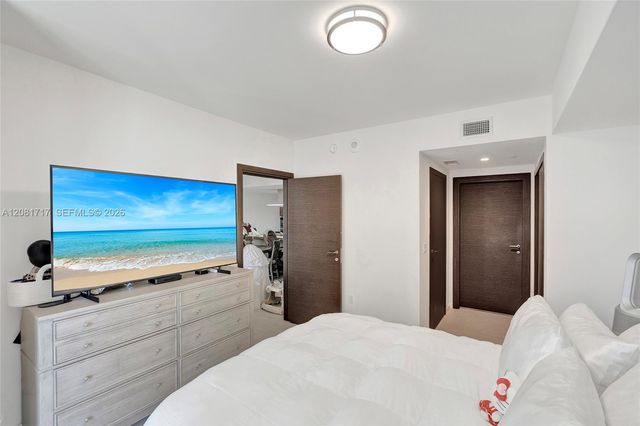 1000 Brickell Plaza 3105, Miami, FL 33131