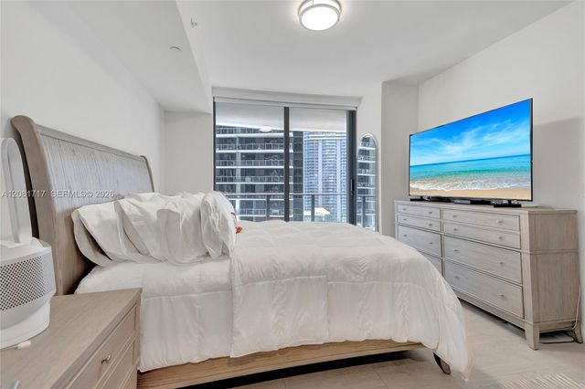1000 Brickell Plaza 3105, Miami, FL 33131