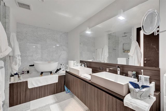 1000 Brickell Plaza 3105, Miami, FL 33131