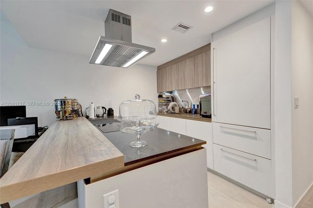 1000 Brickell Plaza 3105, Miami, FL 33131