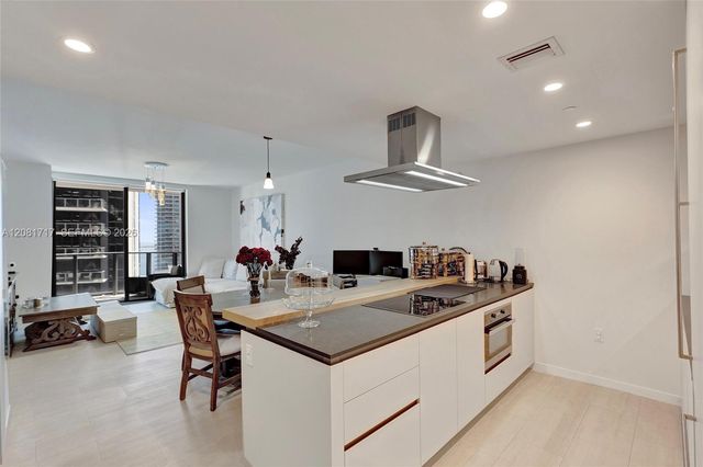 1000 Brickell Plaza 3105, Miami, FL 33131