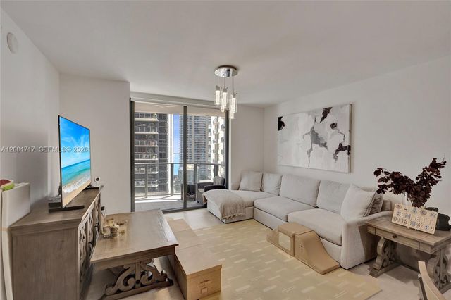 1000 Brickell Plaza 3105, Miami, FL 33131