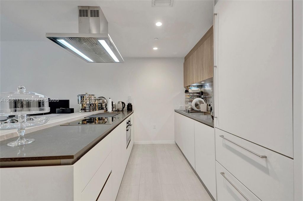 1000 Brickell Plaza 3105, Miami, FL 33131