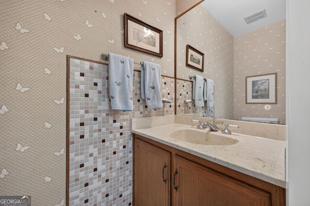 115 Farmstead Lane, Roswell, GA 30075