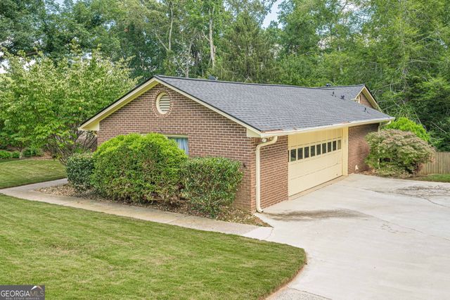 115 Farmstead Lane, Roswell, GA 30075