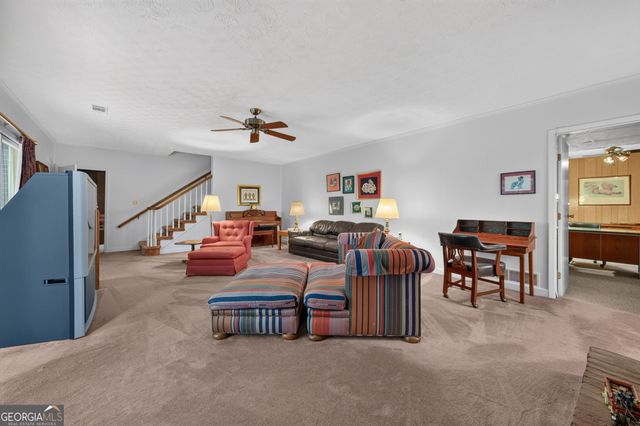 115 Farmstead Lane, Roswell, GA 30075